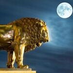 Lion Eats the Moon
