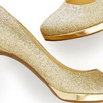 10 Holiday Fashion Hacks