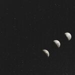 A Gritty Lunar Opposition to Saturn